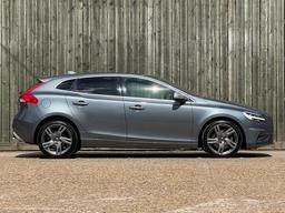 Volvo V40 1.5 T3 GPF R-Design Nav Plus Auto Euro 6 (s/s) 5dr at 5th