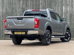 Nissan Navara 2.3 dCi Tekna Auto 4WD Euro 6 4dr at 24th