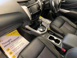 Nissan Navara 2.3 dCi N-Guard Auto 4WD Euro 6 4dr at 34th