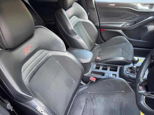 Ford Focus 2.3T EcoBoost ST Euro 6 (s/s) 5dr