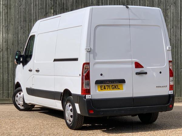 Renault Master 2.3 dCi 35 Business+ FWD MWB Medium Roof Euro 6 4dr