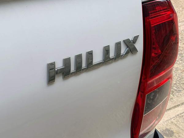 Toyota Hilux 2.4 D-4D Invincible 4WD Euro 6 (s/s) 4dr (TSS)