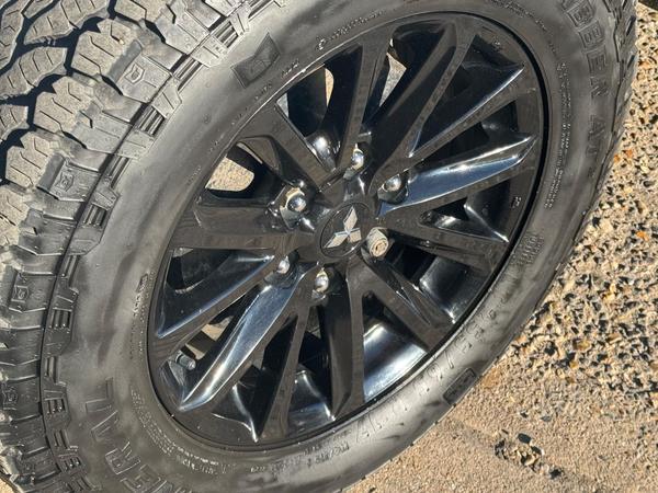 Mitsubishi L200 2.4 DI-D DC Barbarian Black Auto 4WD Euro 6 4dr (Roll Top)