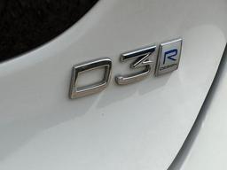 Volvo V40 2.0 D3 R-Design Nav Plus Auto Euro 6 (s/s) 5dr at 50th