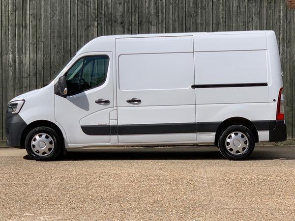 Renault Master 2.3 dCi 35 Business+ FWD MWB Medium Roof Euro 6 4dr