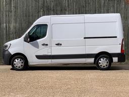 Renault Master 2.3 dCi 35 Business+ FWD MWB Medium Roof Euro 6 4dr at 18th