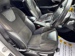 Volvo V40 2.0 D3 R-Design Nav Plus Auto Euro 6 (s/s) 5dr at 9th