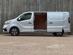 Renault Trafic 2.0 dCi Blue 30 Extra Sport LWB Euro 6 (s/s) 5dr at 10th