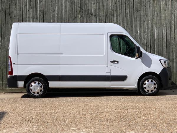 Renault Master 2.3 dCi 35 Business+ FWD MWB Medium Roof Euro 6 4dr