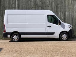 Renault Master 2.3 dCi 35 Business+ FWD MWB Medium Roof Euro 6 4dr at 21th