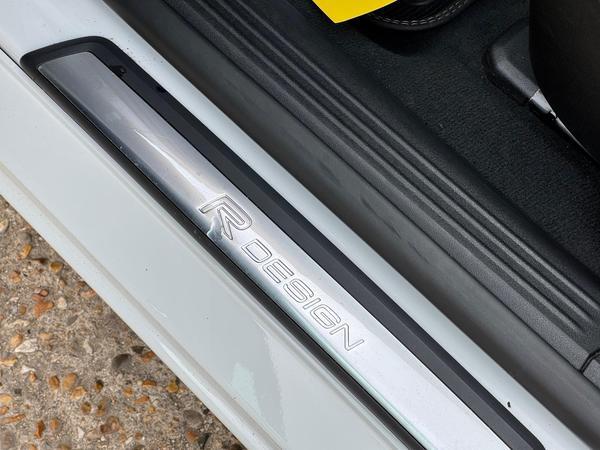 Volvo V40 2.0 D3 R-Design Nav Plus Auto Euro 6 (s/s) 5dr