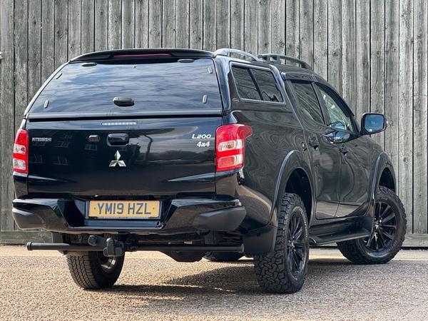 Mitsubishi L200 2.4 DI-D DC Barbarian Black 4WD Euro 6 4dr (Roll Top)