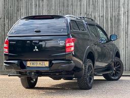 Mitsubishi L200 2.4 DI-D DC Barbarian Black 4WD Euro 6 4dr (Roll Top) at 16th