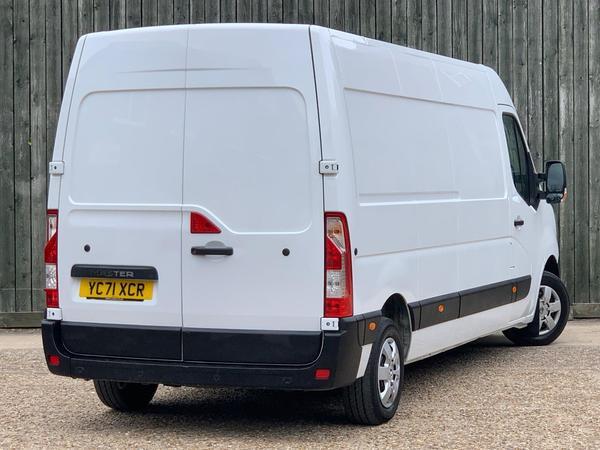 Renault Master 2.3 dCi 35 Business+ FWD LWB Medium Roof Euro 6 4dr