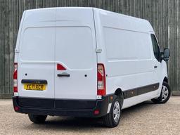 Renault Master 2.3 dCi 35 Business+ FWD LWB Medium Roof Euro 6 4dr at 11th