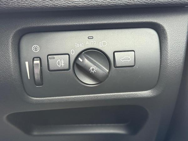 Volvo V40 2.0 D3 R-Design Nav Plus Auto Euro 6 (s/s) 5dr