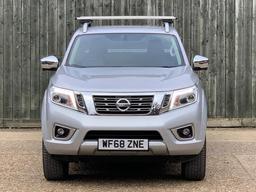 Nissan Navara 2.3 dCi Tekna Auto 4WD Euro 6 4dr at 5th