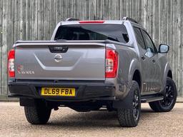 Nissan Navara 2.3 dCi N-Guard Auto 4WD Euro 6 4dr at 37th