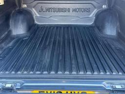 Mitsubishi L200 2.4 DI-D DC Barbarian Black Auto 4WD Euro 6 4dr (Roll Top) at 34th