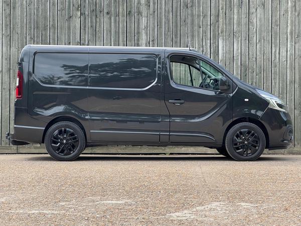 Renault Trafic 2.0 dCi ENERGY 28 Black Edition SWB Standard Roof Euro 6 (s/s) 5dr