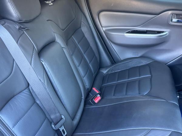 Mitsubishi L200 2.4 DI-D DC Barbarian Black Auto 4WD Euro 6 4dr (Roll Top)