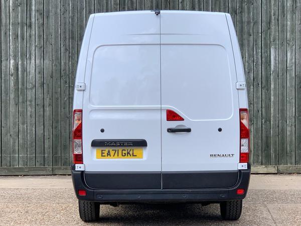 Renault Master 2.3 dCi 35 Business+ FWD MWB Medium Roof Euro 6 4dr