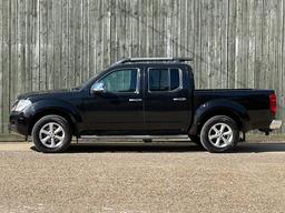 Nissan Navara 2.5 dCi Tekna 4WD Euro 4 4dr at 8th