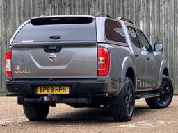 Nissan Navara 2.3 dCi N-Guard Auto 4WD Euro 6 4dr at 7th