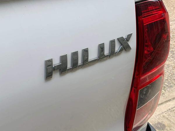 Toyota Hilux 2.4 D-4D Invincible 4WD Euro 6 (s/s) 4dr (TSS)