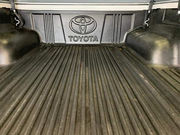 Toyota Hilux 2.4 D-4D Invincible 4WD Euro 6 (s/s) 4dr (TSS)