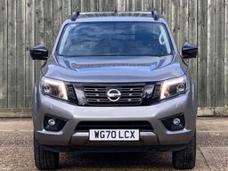 Nissan Navara 2.3 dCi N-Guard Auto 4WD Euro 6 4dr at 5th