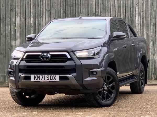 Toyota Hilux 2.8 D-4D Invincible X Auto 4WD Euro 6 (s/s) 4dr