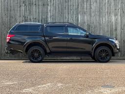 Mitsubishi L200 2.4 DI-D DC Barbarian Black 4WD Euro 6 4dr (Roll Top) at 14th