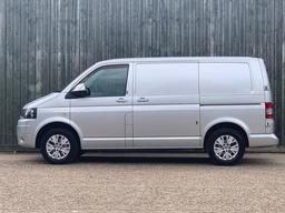 Volkswagen Transporter 2.0 TDI T30 Highline L1 H1 4dr at 16th