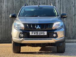 Mitsubishi L200 2.4 DI-D DC Barbarian Black Auto 4WD Euro 6 4dr (Roll Top) at 4th