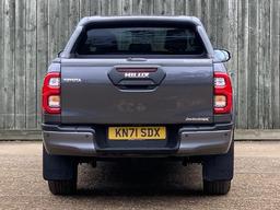 Toyota Hilux 2.8 D-4D Invincible X Auto 4WD Euro 6 (s/s) 4dr at 10th