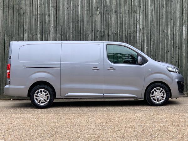 Vauxhall Vivaro 2.0 Turbo D 3100 Sportive L2 H1 Euro 6 (s/s) 5dr