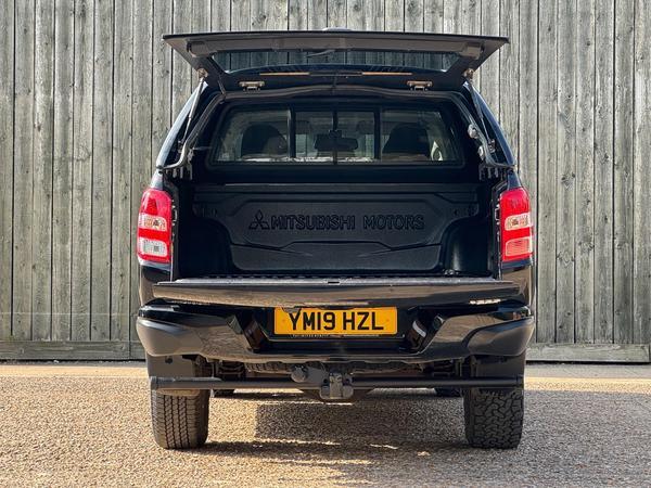 Mitsubishi L200 2.4 DI-D DC Barbarian Black 4WD Euro 6 4dr (Roll Top)