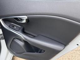 Volvo V40 2.0 D3 R-Design Nav Plus Auto Euro 6 (s/s) 5dr at 35th