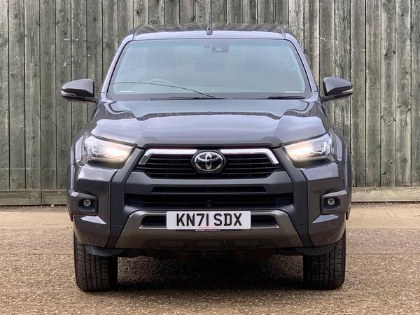 Toyota Hilux 2.8 D-4D Invincible X Auto 4WD Euro 6 (s/s) 4dr