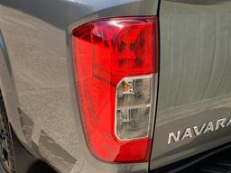 Nissan Navara 2.3 dCi N-Guard Auto 4WD Euro 6 4dr at 35th