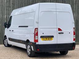 Renault Master 2.3 dCi 35 Business+ FWD LWB Medium Roof Euro 6 4dr at 7th