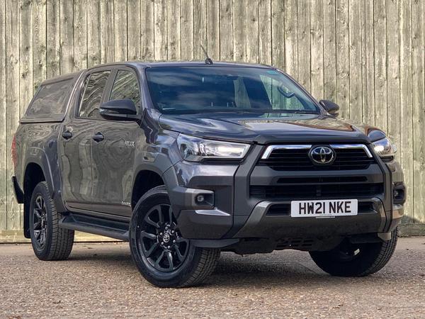 Toyota Hilux 2.8 D-4D Invincible X Auto 4WD Euro 6 (s/s) 4dr