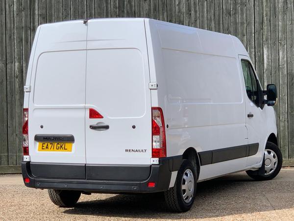 Renault Master 2.3 dCi 35 Business+ FWD MWB Medium Roof Euro 6 4dr