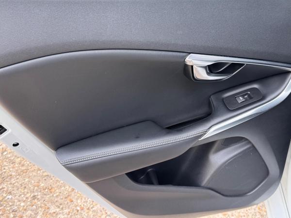 Volvo V40 2.0 D3 R-Design Nav Plus Auto Euro 6 (s/s) 5dr