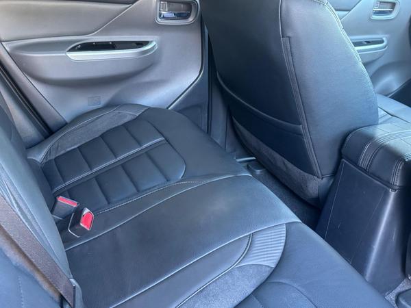 Mitsubishi L200 2.4 DI-D DC Barbarian Black Auto 4WD Euro 6 4dr (Roll Top)