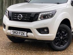 Nissan Navara 2.3 dCi N-Guard 4WD Euro 6 (s/s) 4dr at 19th