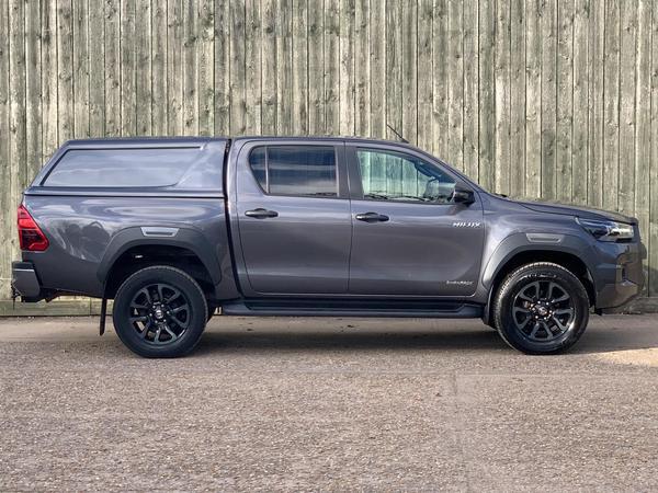 Toyota Hilux 2.8 D-4D Invincible X Auto 4WD Euro 6 (s/s) 4dr