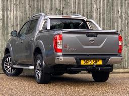 Nissan Navara 2.3 dCi Tekna Auto 4WD Euro 6 4dr at 8th