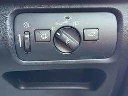 Volvo V40 1.5 T3 GPF R-Design Nav Plus Auto Euro 6 (s/s) 5dr at 29th
